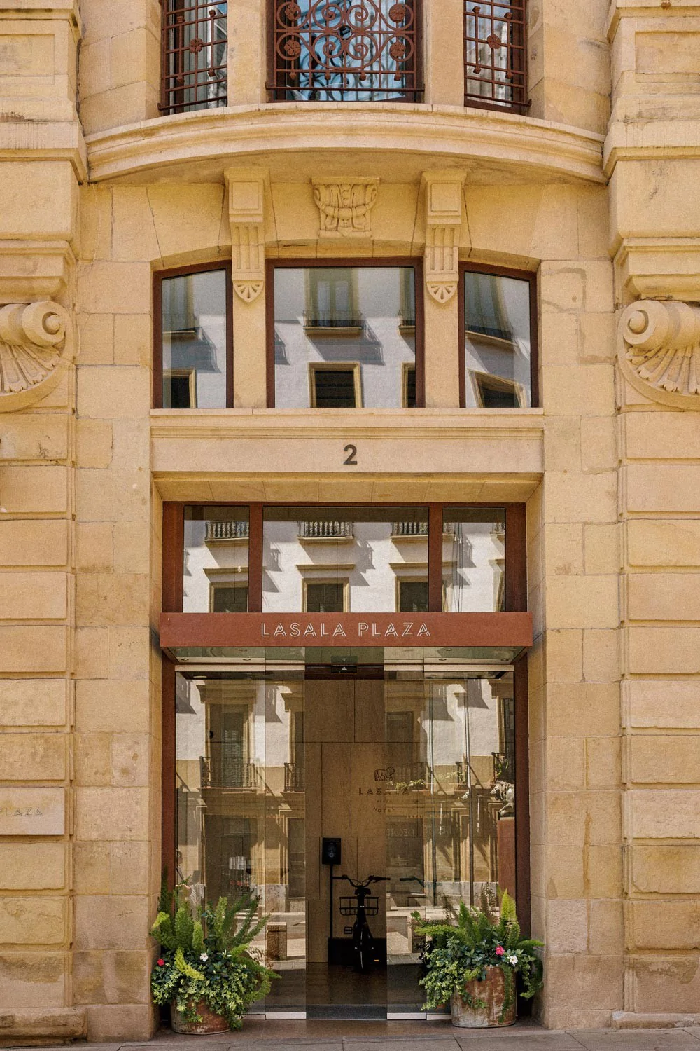 Fachada Lasala Plaza Hotel
